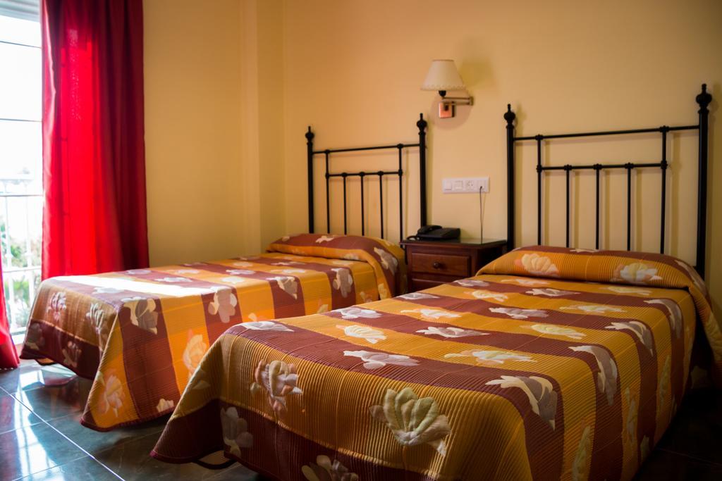 אדרה Hostal Restaurante La Curva מראה חיצוני תמונה